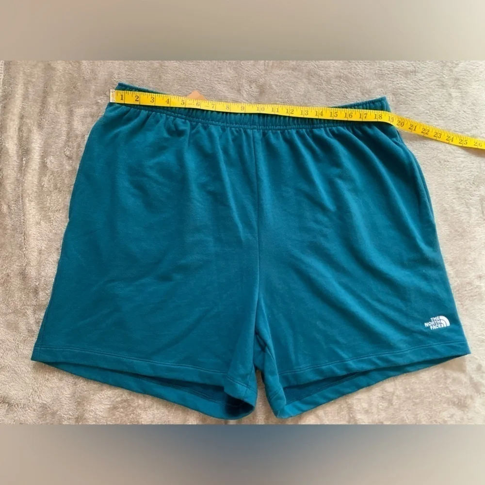 The North Face Men’s Logo Fleece Shorts